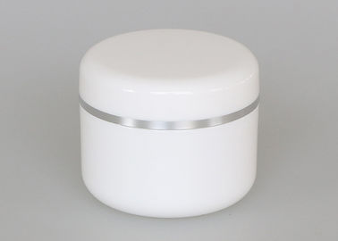 Plastikart weißer Cremetiegel 50ml mit der silbernen Linie dekorativ